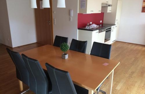 Warth Bed & Breakfast | Discover Wäldermetzge Hüttenzimmer: Family-Friendly Retreat