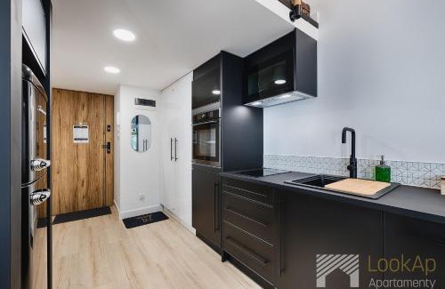 Srodmiescie Apartment | Wólczańskie Motyle by LookAp