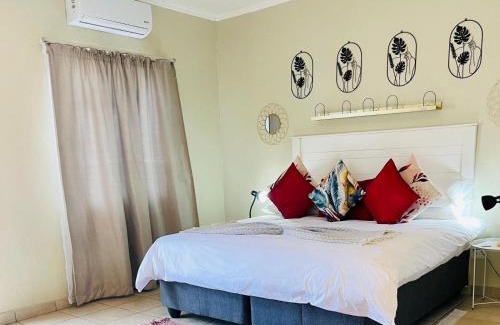 Nelspruit House | Elegant Wölfe Krantz: Poolside Comfort & 8/10 Guest Rated