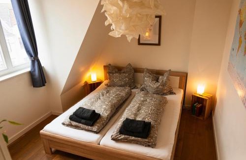 Goethestraße Apartment | Wölkchen: Cozy Apartment with Balcony & Wood Flooring