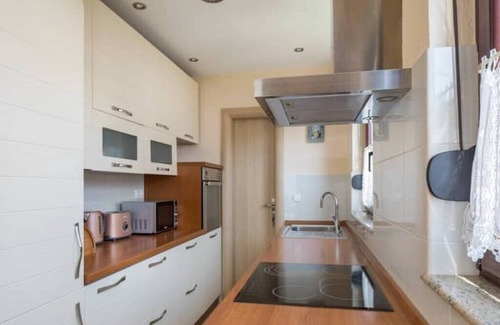 Kastel Novi Apartment | Cozy Apartment in Kastel Novi, Steps from the Beach