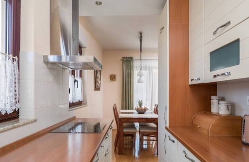Kastel Novi Apartment | Cozy Apartment in Kastel Novi, Steps from the Beach