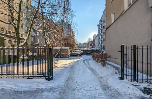 Srodmiescie Apartment | Modern Studio for 4 in Gdynia with Free Wifi & Kitchen
