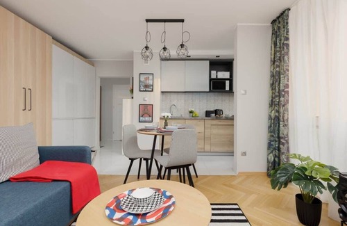 Zoliborz Apartment | Cozy Włościańska 10B: Wifi, Balcony & Family-Friendly!