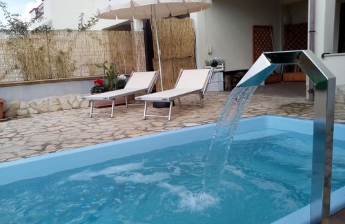 Pomezia Bed & Breakfast | Discover W&B Pomezia: Pool, Breakfast & Hot Tub Awaits