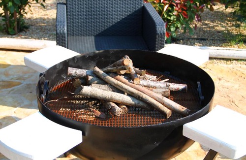 Pomezia Bed & Breakfast | Discover W&B Pomezia: Pool, Breakfast & Hot Tub Awaits