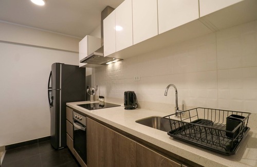 Leuro Apartment | Inviting 2BR Hotel in Miraflores with Pool Access