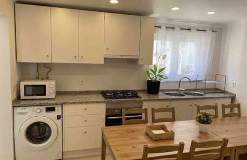 Atouguia da Baleia Villa | Cozy W.H.House with Ocean Views and Family-Friendly Perks