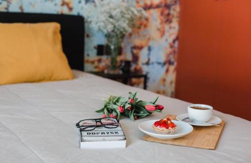 Koszalin Apartment | Elegant W&K Apartments - Ginger Suite with Pool & Dining