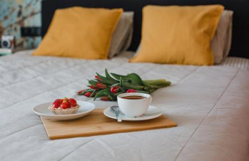Koszalin Apartment | Elegant W&K Apartments - Ginger Suite with Pool & Dining