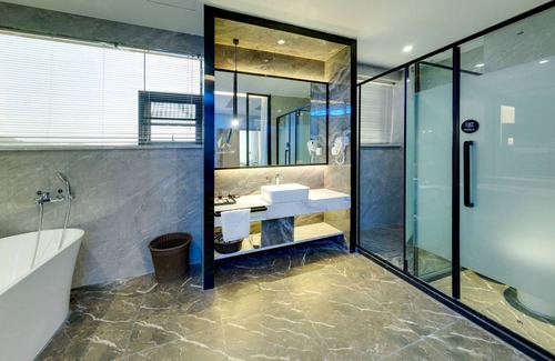Baiyun Hotel | Budget-Friendly W Kardon Hotel with Family Amenities