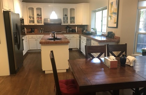 West Menlo Park House | Elegant W. Menlo Executive Mansion with Hot Tub & Spa