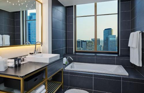 Downtown Minneapolis Hotel | Elegant W Minneapolis - The Foshay with Pet-Friendly Amenities