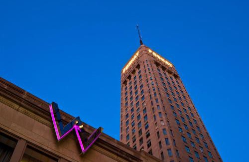 Downtown Minneapolis Hotel | Elegant W Minneapolis - The Foshay with Pet-Friendly Amenities