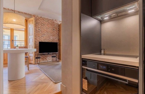 Palacio Apartment | Modern 1BR at Palacio Real with Kitchen & Accessibility