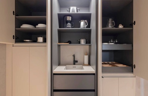 Palacio Apartment | Modern 1BR at Palacio Real with Kitchen & Accessibility