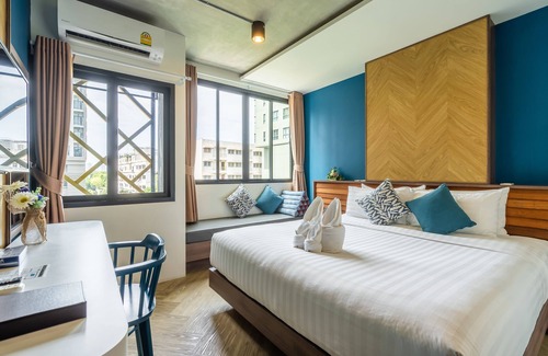 Bang Lamphu Lang Hotel | Discover W Station: Top-Rated Stay with Spa & Family Perks