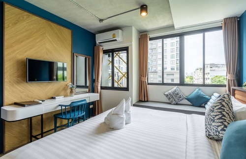 Bang Lamphu Lang Hotel | Discover W Station: Top-Rated Stay with Spa & Family Perks