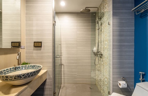 Bang Lamphu Lang Hotel | Discover W Station: Top-Rated Stay with Spa & Family Perks