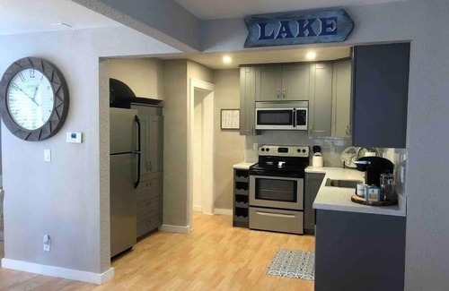 Muskego House | Exceptional Lake Muskego House – Walk to Shops & Dining