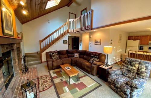 Bretton Woods Villa | Cozy W2 Mount Washington Place Townhome - Steps to Skiing