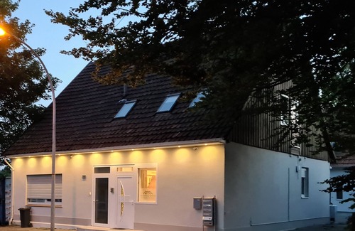 Hullhorst Apartment | Stylish W4 Apartment with Pool, Spa & Child-Friendly Features