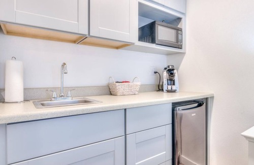 Depoe Bay Apartment | Experience Oceanfront Bliss at W4 - Blue @ Whale Inn
