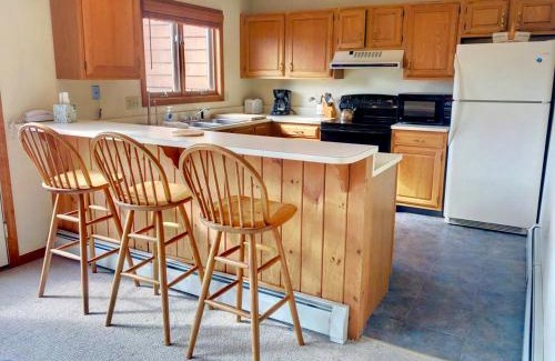 Bretton Woods Villa | Top-Rated Bretton Woods Condo with Ski Views and Fireplace