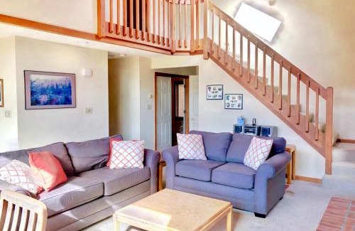 Bretton Woods Villa | Top-Rated Bretton Woods Condo with Ski Views and Fireplace