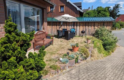 Lichtenhain Apartment | Experience Urlaubsmagie: Pool, Terrace & Barbecue Fun