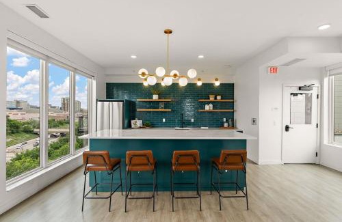 Downtown Minneapolis Apartment | W413 Stylish Luxury 1Bedroom In Downtown Minneapolis, Minutes From Minneapolis Convention Center & US Bank Arena