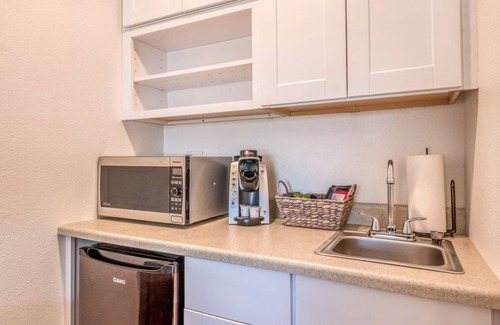 Depoe Bay Apartment | Experience Oceanfront Bliss at Minke @ Whale Inn
