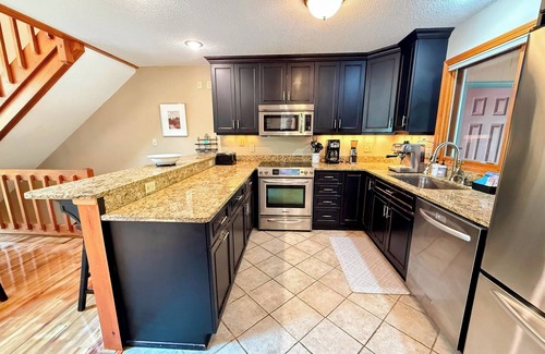 Bretton Woods House | Idyllic Bretton Woods Condo with Ski Slope Views & A/C