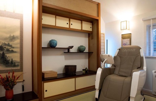 Grote-Brogel Bed & Breakfast | Discover Wabi Sabi B&B: Oceanfront Bliss with Hot Tub