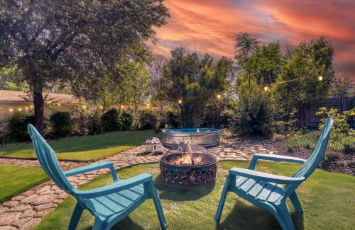 East Congress House | Chic 4BD Home with Pool & Patio near Downtown Austin