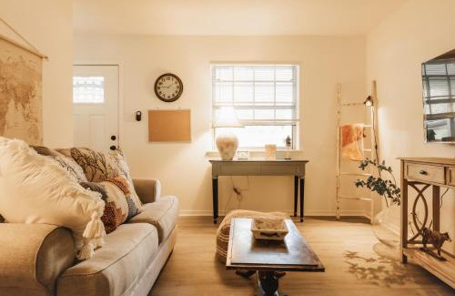 East Congress House | Chic 4BD Home with Pool & Patio near Downtown Austin