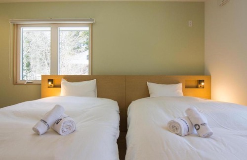 Hokujo House | Unforgettable WABISABI Chalet: Family-Friendly with Hot Tub
