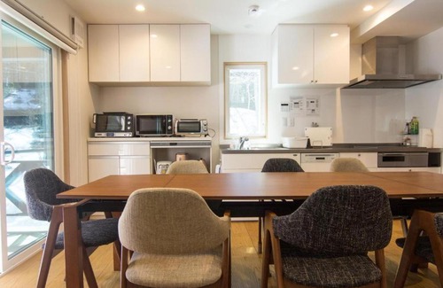 Hokujo House | Unforgettable WABISABI Chalet: Family-Friendly with Hot Tub