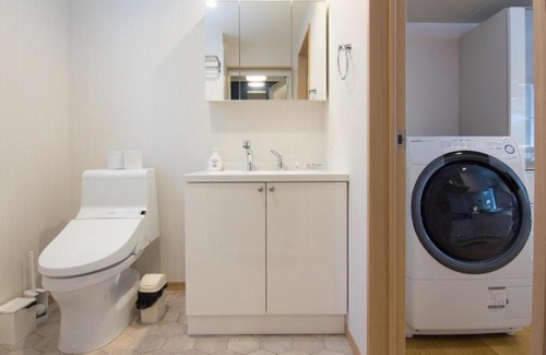 Hokujo House | Unforgettable WABISABI Chalet: Family-Friendly with Hot Tub