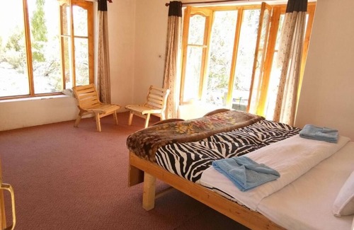 Hunder House | Welcoming Wachan Guest House Hunder with Family-Friendly Eats