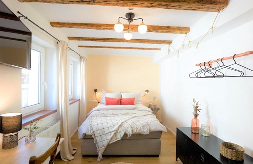 Reutlingen Apartment | Discover WachtRaum Reutlingen - Design Rooms & Altstadt Stay