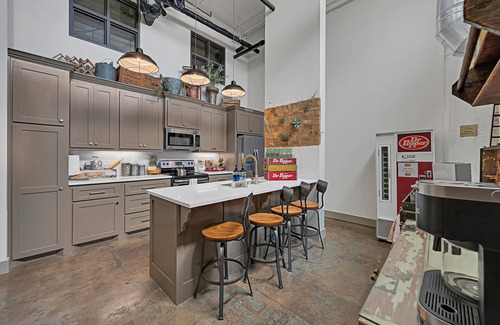 Brazos Condo |  Downtown Luxury Loft at Waco Memory Lane - Steps to Silos