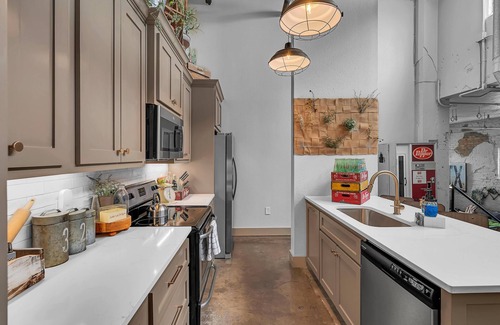 Brazos Condo |  Downtown Luxury Loft at Waco Memory Lane - Steps to Silos