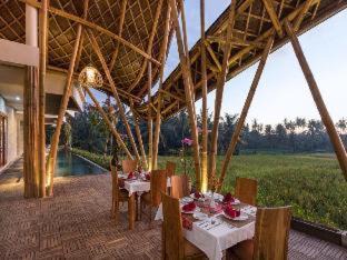 Mambal Hotel | Relax at Wadari Retreat Villa Ubud - Oceanfront Oasis