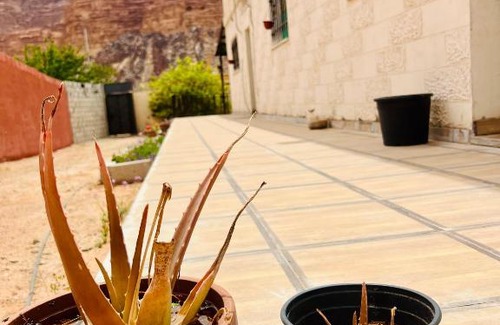 Wadi Rum Bed & Breakfast | Cozy Wadi Rum Village Bed & Breakfast for Your Escape