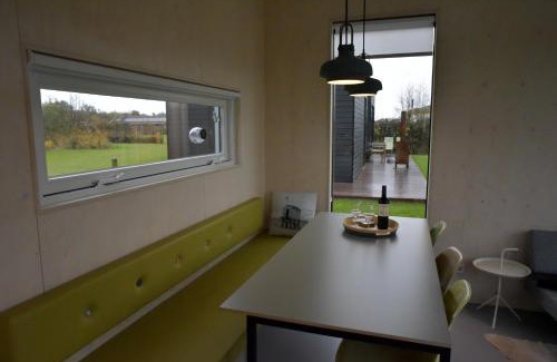 Midsland House | Welcoming Wadzand: Family-Friendly Stay with Breakfast
