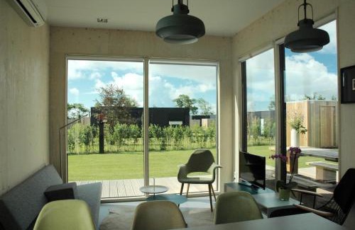Midsland House | Welcoming Wadzand: Family-Friendly Stay with Breakfast
