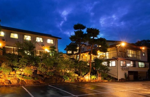 Shikanosato Onsen House | Cozy Wafu Pension Furusato with Hot Tub & Breakfast Included