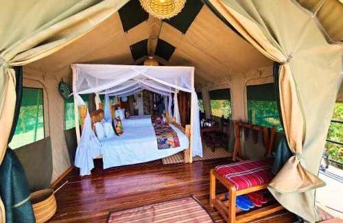 Mwanza Cabin | Relax at Wag Hill Lodge & Spa with Pool and Spa Amenities