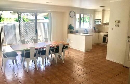 East Wagga Wagga House | Discover Wagga Apartments #6 - Family-Friendly Retreat